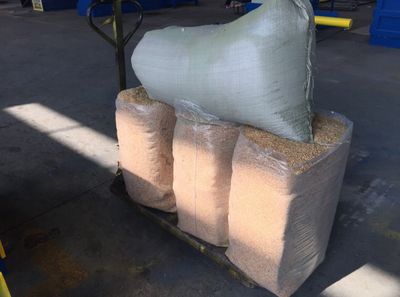 稻壳压缩套袋打包机 守护绿水青山的科技生产力